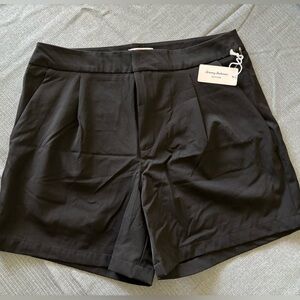 Women’s medium, 5 inch inseam, Tommy Bahama shorts